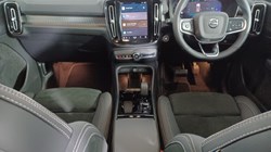 2022 (72) VOLVO XC40 2.0 B4P Plus Dark 5dr AWD Auto 4694211