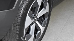 2022 (72) VOLVO XC40 2.0 B4P Plus Dark 5dr AWD Auto 4694240
