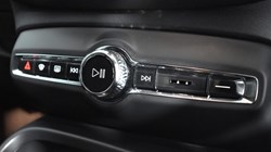2024 (24) VOLVO XC40 2.0 B4P Plus Dark 5dr Auto 4687024