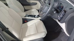 2024 (74) VOLVO XC40 2.0 B3P Ultra Bright 5dr Auto 4688048