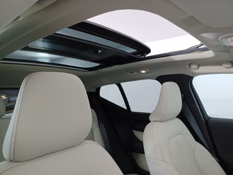 2024 (74) VOLVO XC40 2.0 B3P Ultra Bright 5dr Auto 4688051