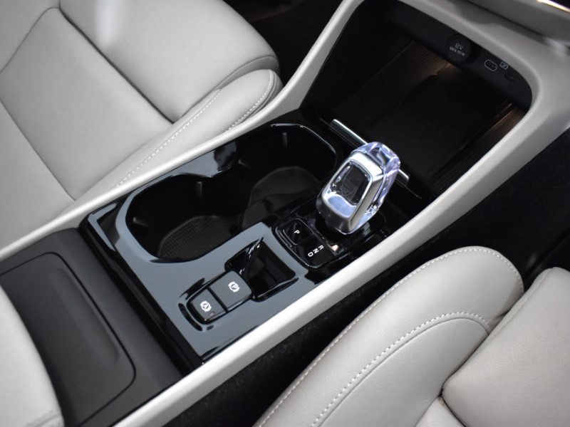 2024 (74) VOLVO XC40 2.0 B3P Ultra Bright 5dr Auto 4688128