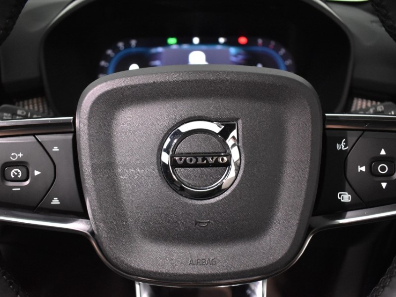 2024 (24) VOLVO XC40 2.0 B3P Ultimate Dark 5dr Auto 4690268