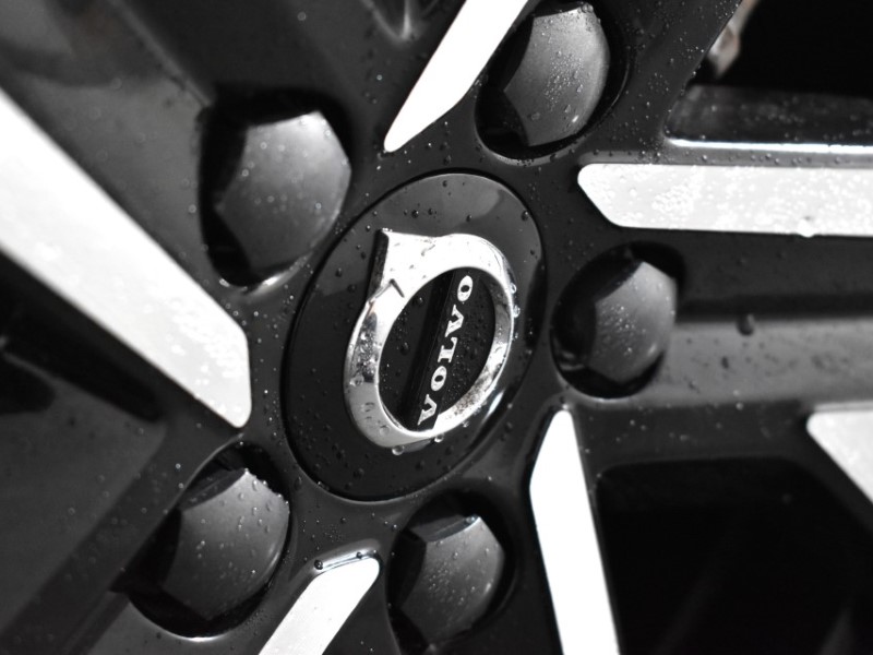 2024 (24) VOLVO XC40 2.0 B3P Ultimate Dark 5dr Auto 4690286