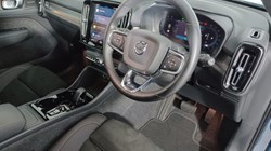 2024 (24) VOLVO XC40 2.0 B3P Ultimate Dark 5dr Auto 4690248