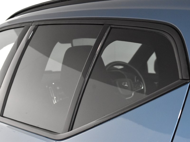 2024 (24) VOLVO XC40 2.0 B3P Ultimate Dark 5dr Auto 4690288