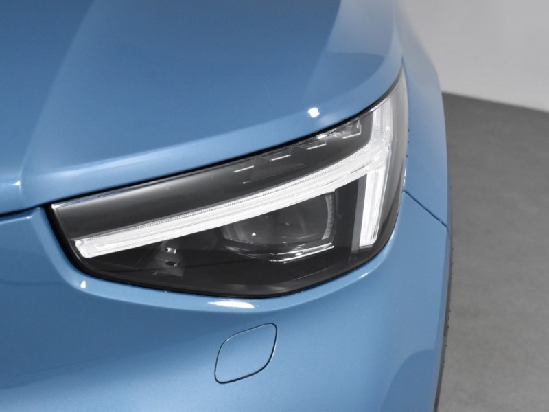 2024 (24) VOLVO XC40 2.0 B3P Ultimate Dark 5dr Auto 4690295