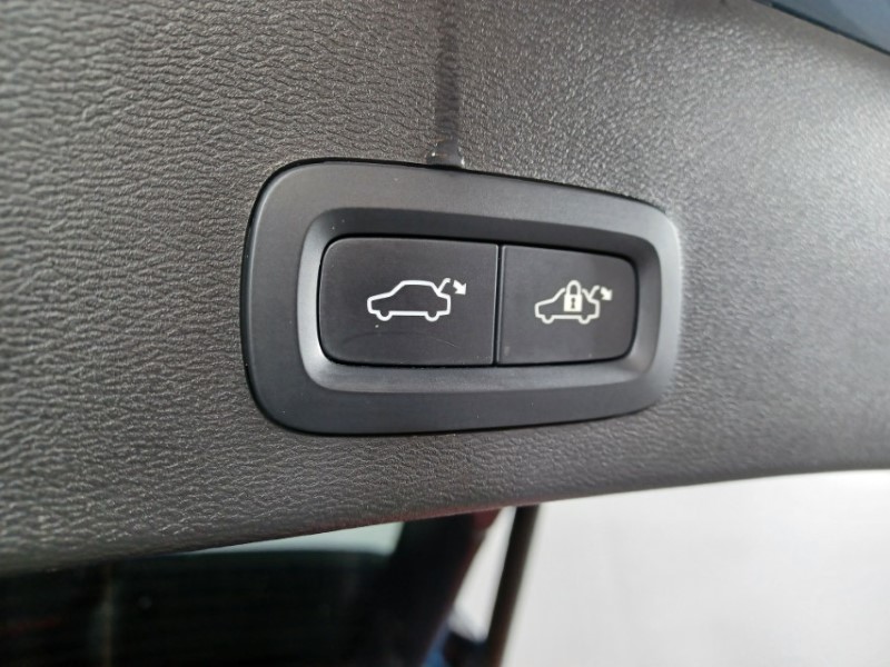 2024 (24) VOLVO XC40 2.0 B3P Ultimate Dark 5dr Auto 4690264