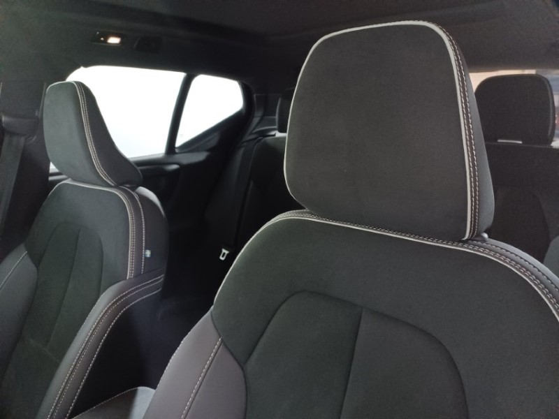 2024 (24) VOLVO XC40 2.0 B3P Ultimate Dark 5dr Auto 4690258