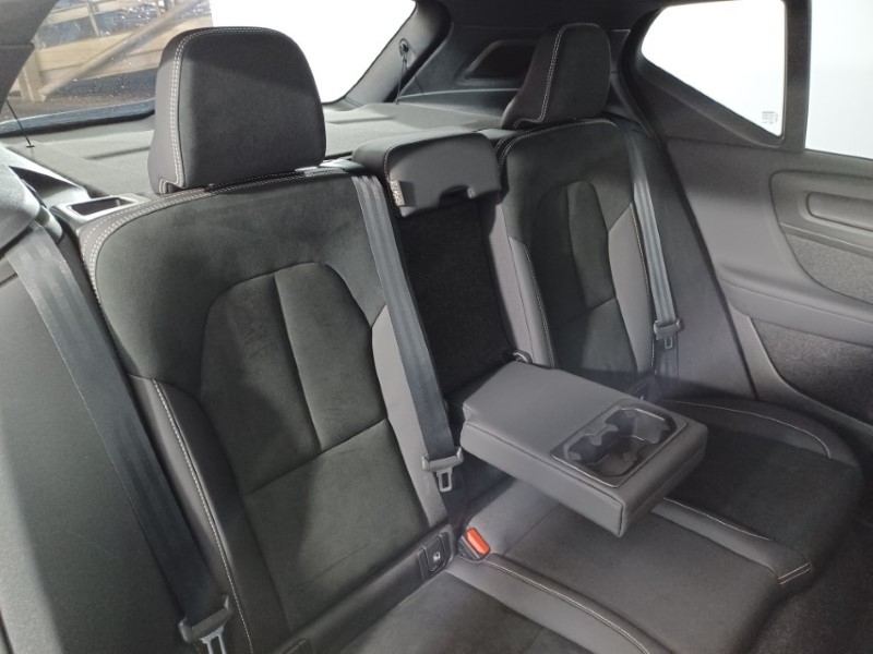 2024 (24) VOLVO XC40 2.0 B3P Ultimate Dark 5dr Auto 4690252