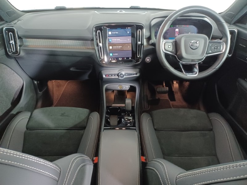 2024 (24) VOLVO XC40 2.0 B3P Ultimate Dark 5dr Auto 4690255