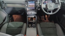 2024 (24) VOLVO XC40 2.0 B3P Ultimate Dark 5dr Auto 4690255