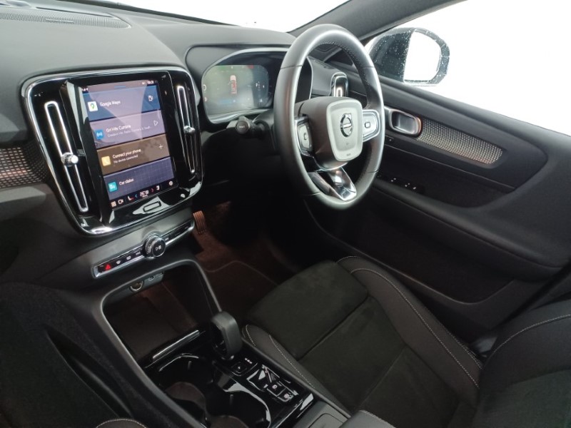 2024 (24) VOLVO XC40 2.0 B3P Ultimate Dark 5dr Auto 4690257