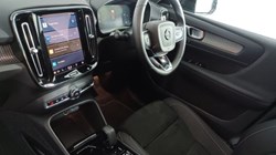 2024 (24) VOLVO XC40 2.0 B3P Ultimate Dark 5dr Auto 4690257