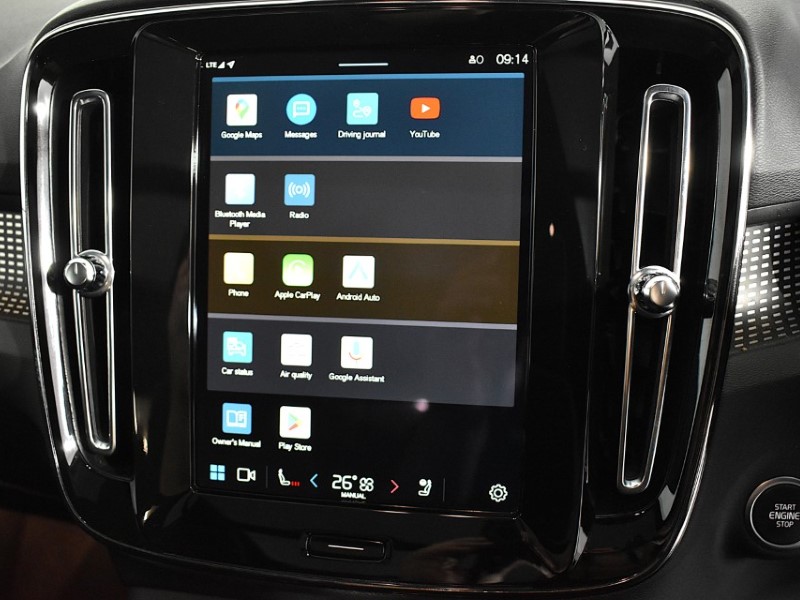 2024 (24) VOLVO XC40 2.0 B3P Ultimate Dark 5dr Auto 4690270