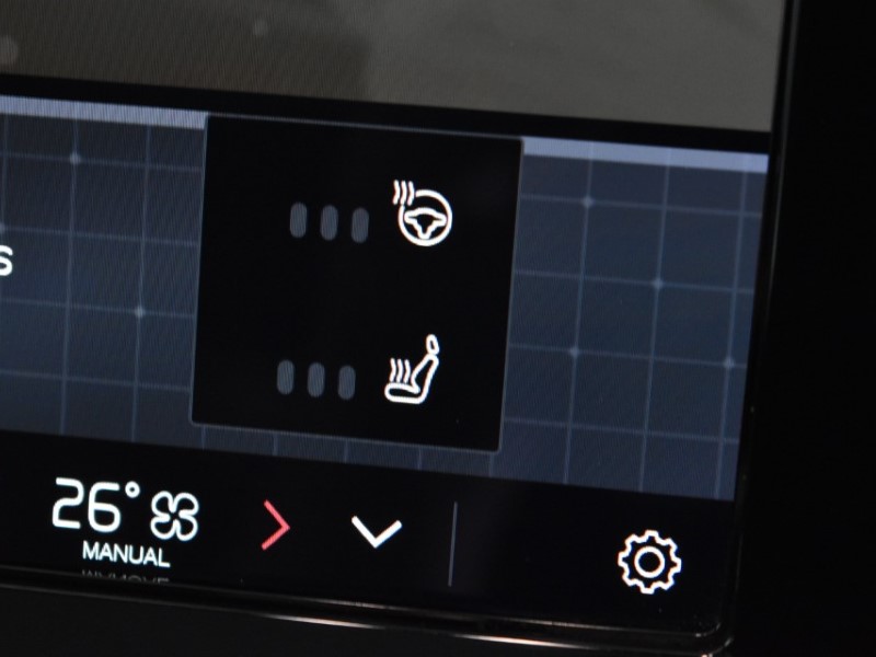 2024 (24) VOLVO XC40 2.0 B3P Ultimate Dark 5dr Auto 4690275