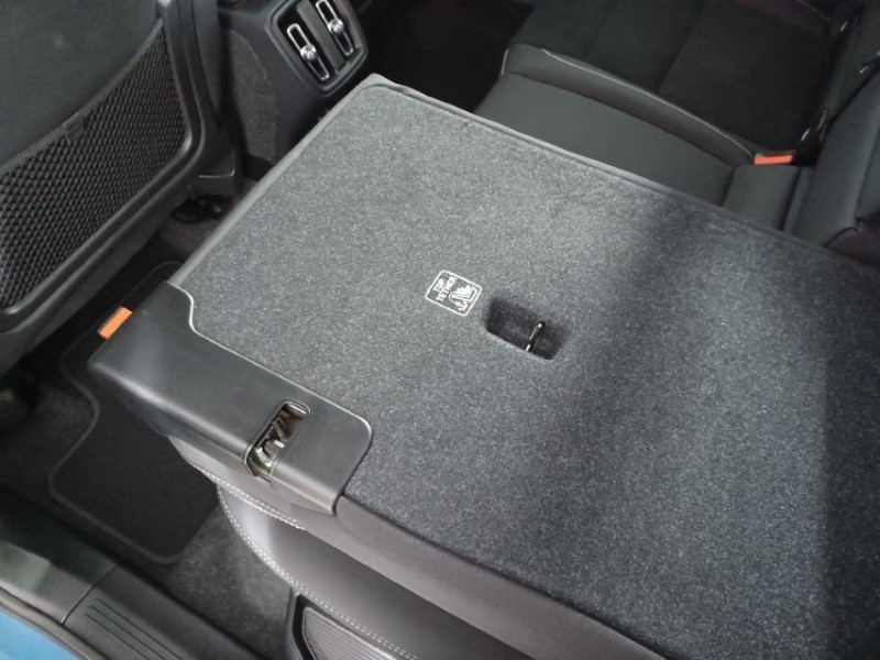 2024 (24) VOLVO XC40 2.0 B3P Ultimate Dark 5dr Auto 4690260