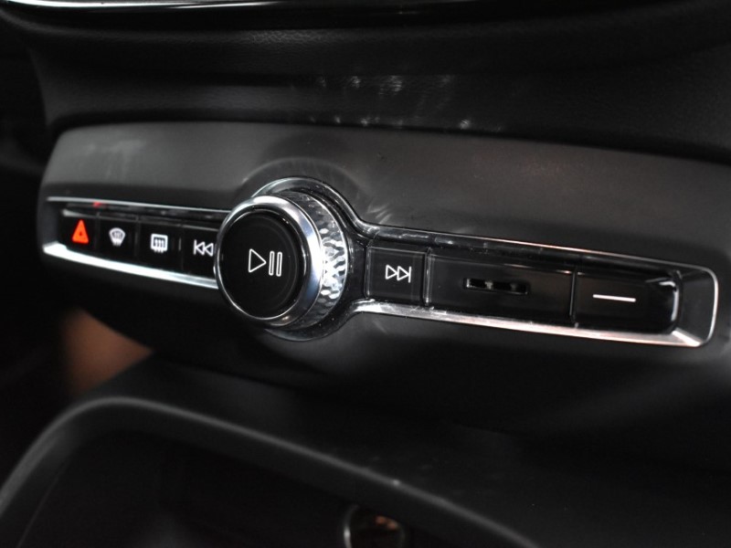 2024 (24) VOLVO XC40 2.0 B3P Ultimate Dark 5dr Auto 4690276