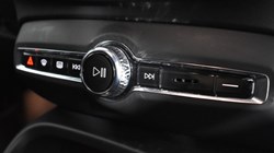 2024 (24) VOLVO XC40 2.0 B3P Ultimate Dark 5dr Auto 4690276