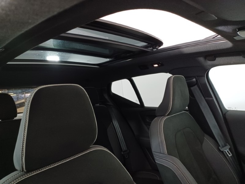 2024 (24) VOLVO XC40 2.0 B3P Ultimate Dark 5dr Auto 4690251