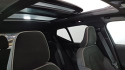 2024 (24) VOLVO XC40 2.0 B3P Ultimate Dark 5dr Auto 4690251