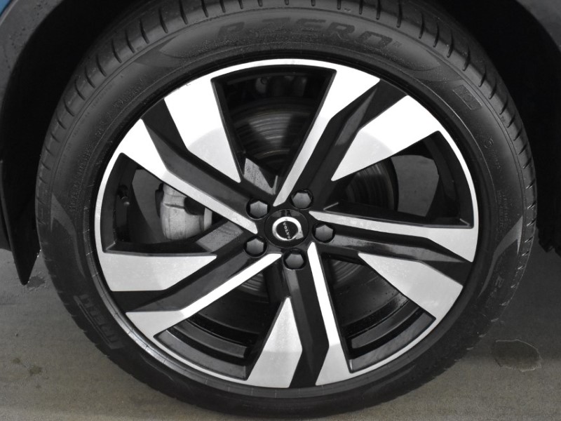 2024 (24) VOLVO XC40 2.0 B3P Ultimate Dark 5dr Auto 4690285