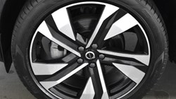 2024 (24) VOLVO XC40 2.0 B3P Ultimate Dark 5dr Auto 4690285