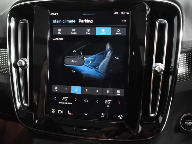 2024 (24) VOLVO XC40 2.0 B3P Ultimate Dark 5dr Auto 4690271