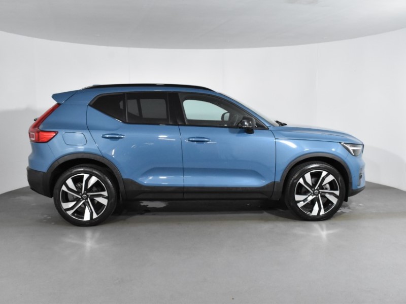 2024 (24) VOLVO XC40 2.0 B3P Ultimate Dark 5dr Auto 4690195