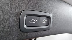 2024 (24) VOLVO XC40 2.0 B3P Plus Dark 5dr Auto 4715359