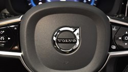 2022 (22) VOLVO XC60 2.0 B5P R DESIGN 5dr AWD Geartronic 4685039
