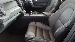 2022 (22) VOLVO XC60 2.0 B5P R DESIGN 5dr AWD Geartronic 4685028