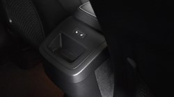 2022 (22) VOLVO XC60 2.0 B5P R DESIGN 5dr AWD Geartronic 4685052