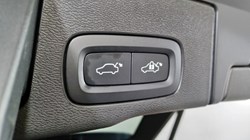 2022 (22) VOLVO XC60 2.0 B5P R DESIGN 5dr AWD Geartronic 4685035
