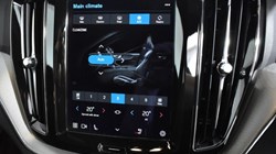 2022 (22) VOLVO XC60 2.0 B5P R DESIGN 5dr AWD Geartronic 4685043