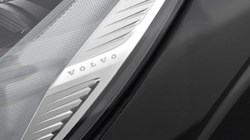 2025 (25) VOLVO XC60 2.0 B5P Plus Dark 5dr AWD Geartronic 4737265