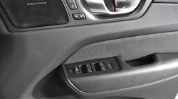 2025 (25) VOLVO XC60 2.0 B5P Plus Dark 5dr AWD Geartronic 4737253