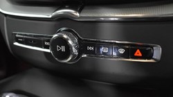 2025 (25) VOLVO XC60 2.0 B5P Plus Dark 5dr AWD Geartronic 4737251
