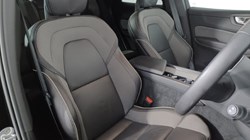 2025 (25) VOLVO XC60 2.0 B5P Plus Dark 5dr AWD Geartronic 4737226