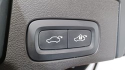 2025 (25) VOLVO XC60 2.0 B5P Plus Dark 5dr AWD Geartronic 4737237