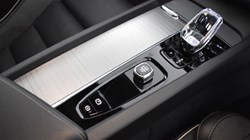 2025 (25) VOLVO XC60 2.0 B5P Plus Dark 5dr AWD Geartronic 4737254