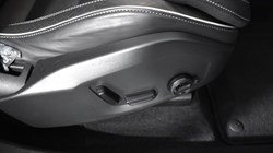 2025 (25) VOLVO XC60 2.0 B5P Plus Dark 5dr AWD Geartronic 4737255