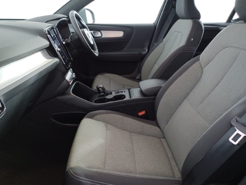 2025 (25) VOLVO XC40 2.0 B3P Core 5dr Auto 4725733