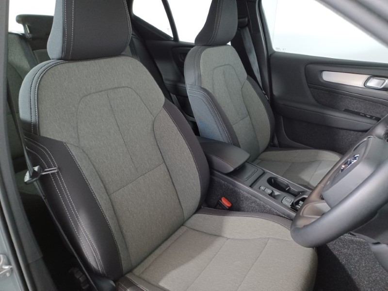 2025 (25) VOLVO XC40 2.0 B3P Core 5dr Auto 4725728