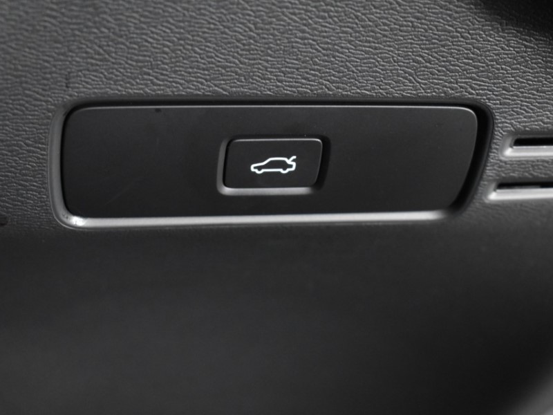 2025 (25) VOLVO XC40 2.0 B3P Core 5dr Auto 4725751