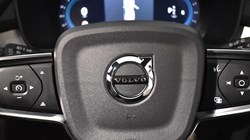 2025 (25) VOLVO XC40 2.0 B3P Core 5dr Auto 4725743