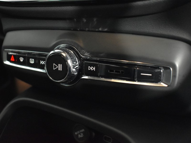 2025 (25) VOLVO XC40 2.0 B3P Core 5dr Auto 4725750