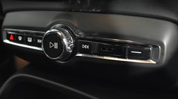 2025 (25) VOLVO XC40 2.0 B3P Core 5dr Auto 4725750