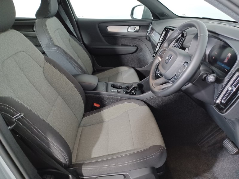 2025 (25) VOLVO XC40 2.0 B3P Core 5dr Auto 4725727