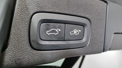 2025 (25) VOLVO XC60 2.0 B5P Plus Dark 5dr AWD Geartronic 4748772